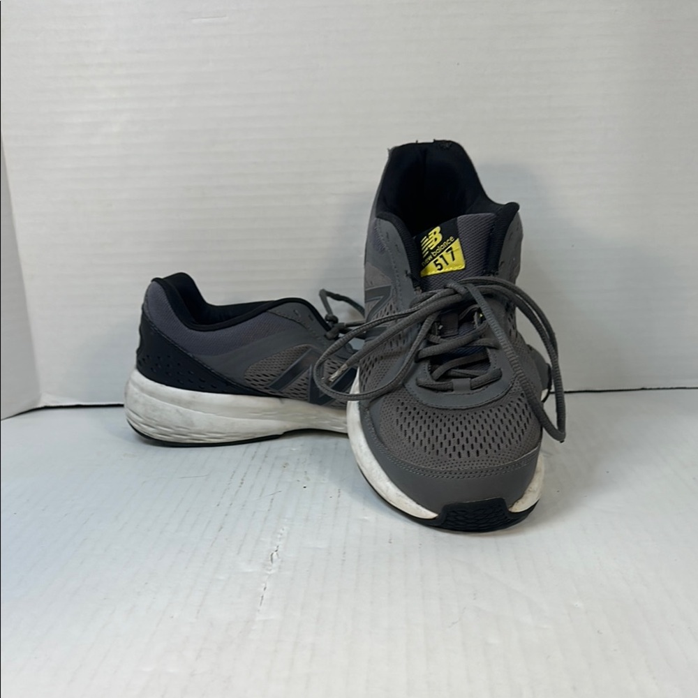 New Balance Gray and Black Athletic Shoes with Cushioned Design